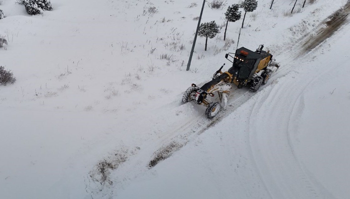 Sivas’ta 69 yerleşim yerinin yolu ulaşıma kapalı