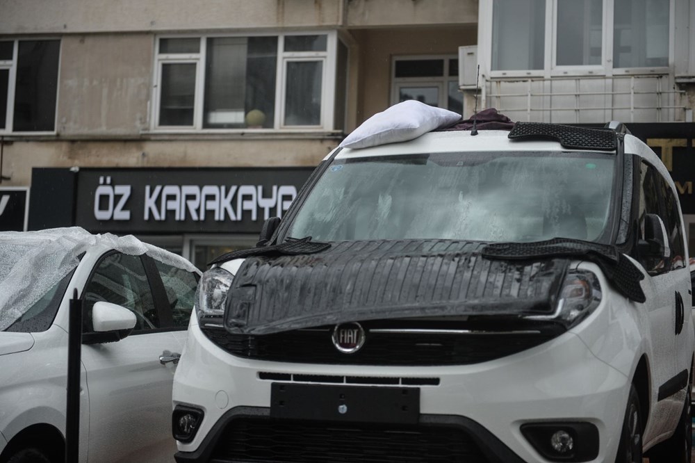 İstanbul'da milyonluk araçları doludan yorgan-yastıkla korudular - 8