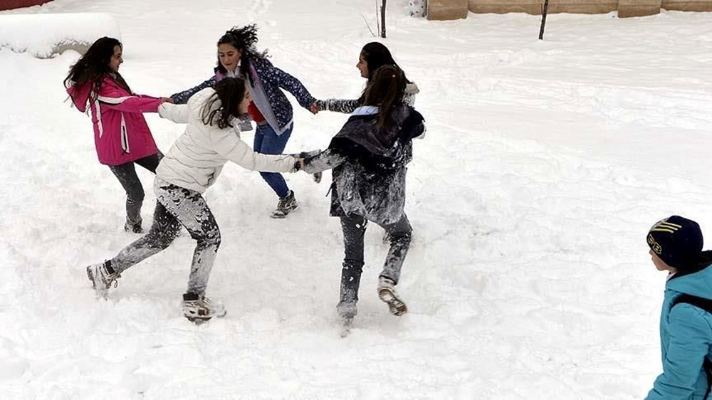 Pazartesi (bugün) İstanbul'da okullar tatil mi, hangi illerde okullar tatil edildi? İşte kar nedeniyle yarıyıl tatili uzatılan iller (İstanbul, Ankara, Sivas, Diyarbakır, Gaziantep, Bingöl...) - 50