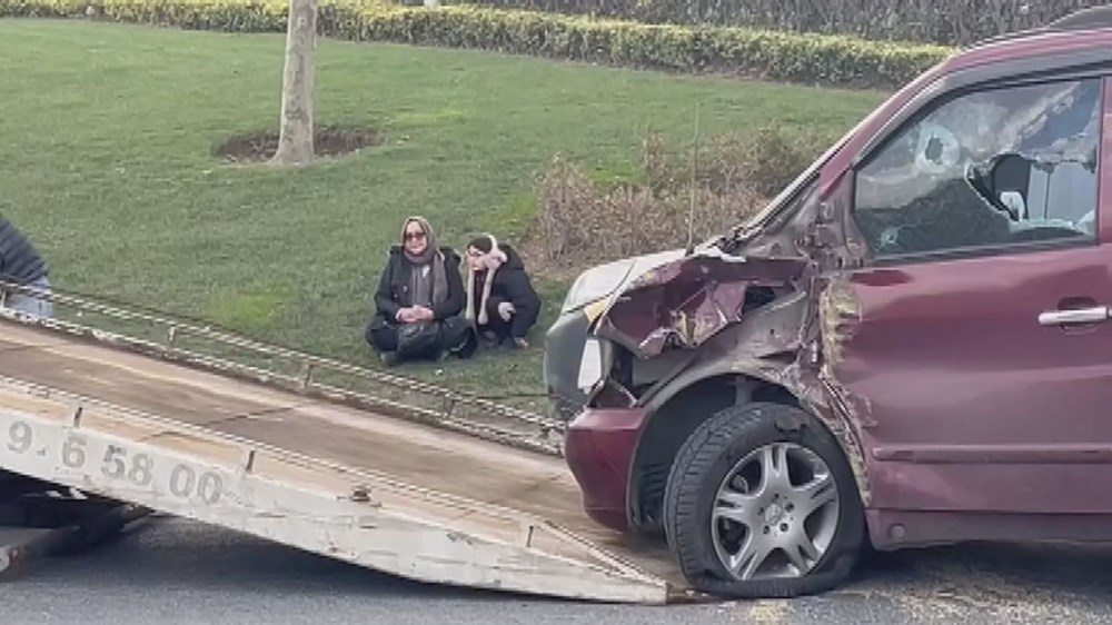 İETT otobüsü bariyerlere ok gibi saplandı - 8