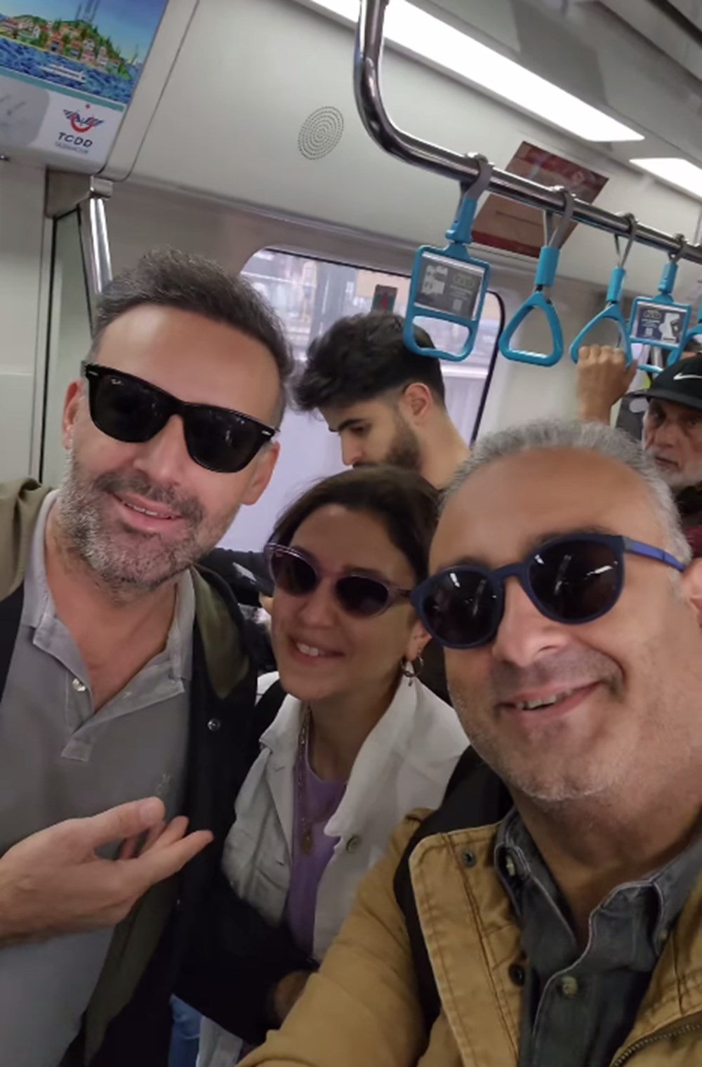 Şarkıcı Edis kar nedeniyle metroya bindi (Toplu taşıma kullanan ünlüler) - 15