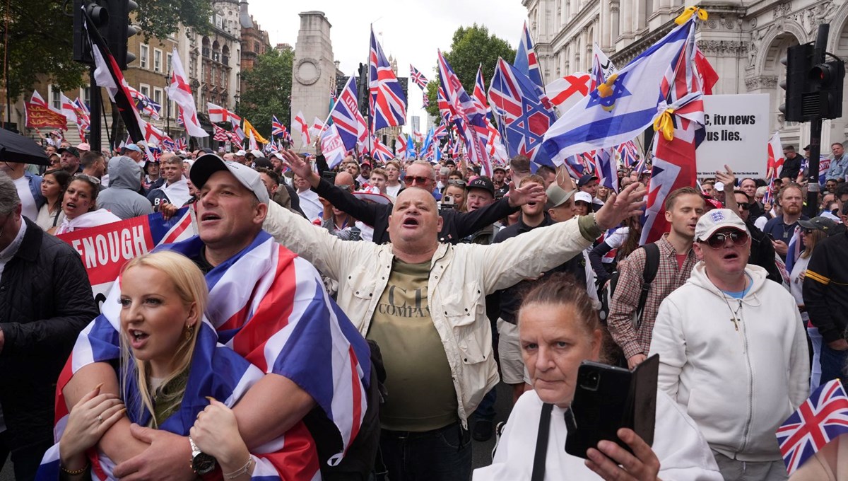 İngiltere'de miting gerilimi