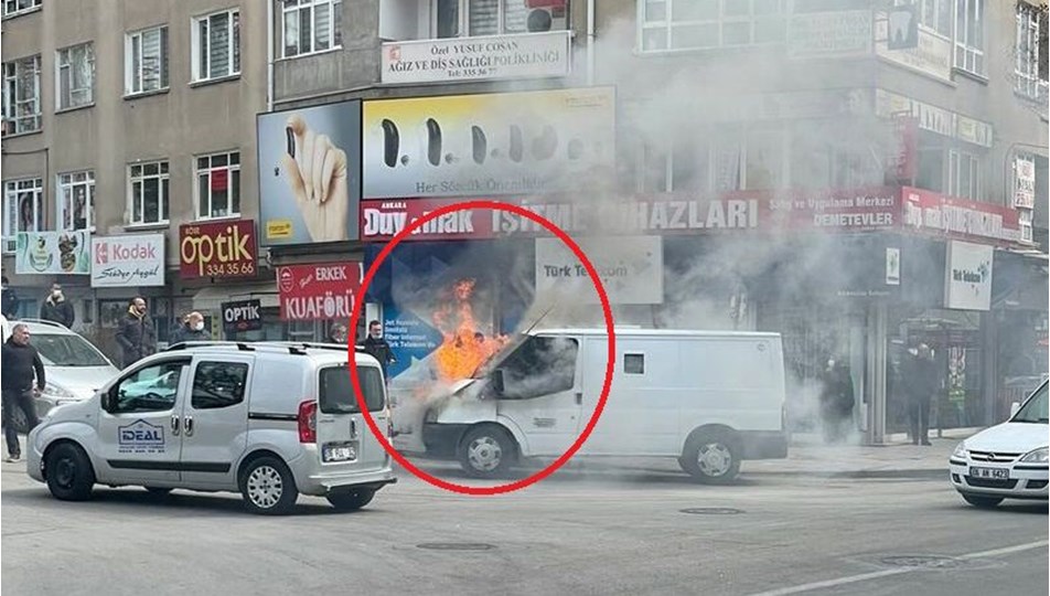Para nakil aracı alev alev yandı Para nakil aracı alev alev yandı
