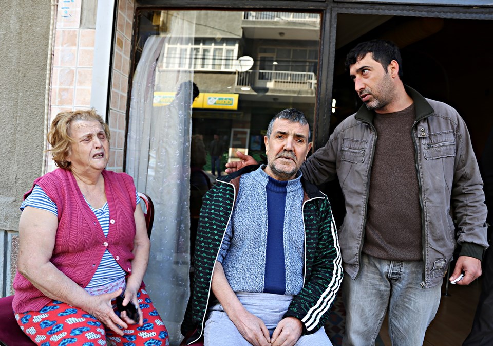 İzmir'de yaşadığı evi ateşe verdi (3 kişiyi kahvehane çalışanı kurtardı) - 1