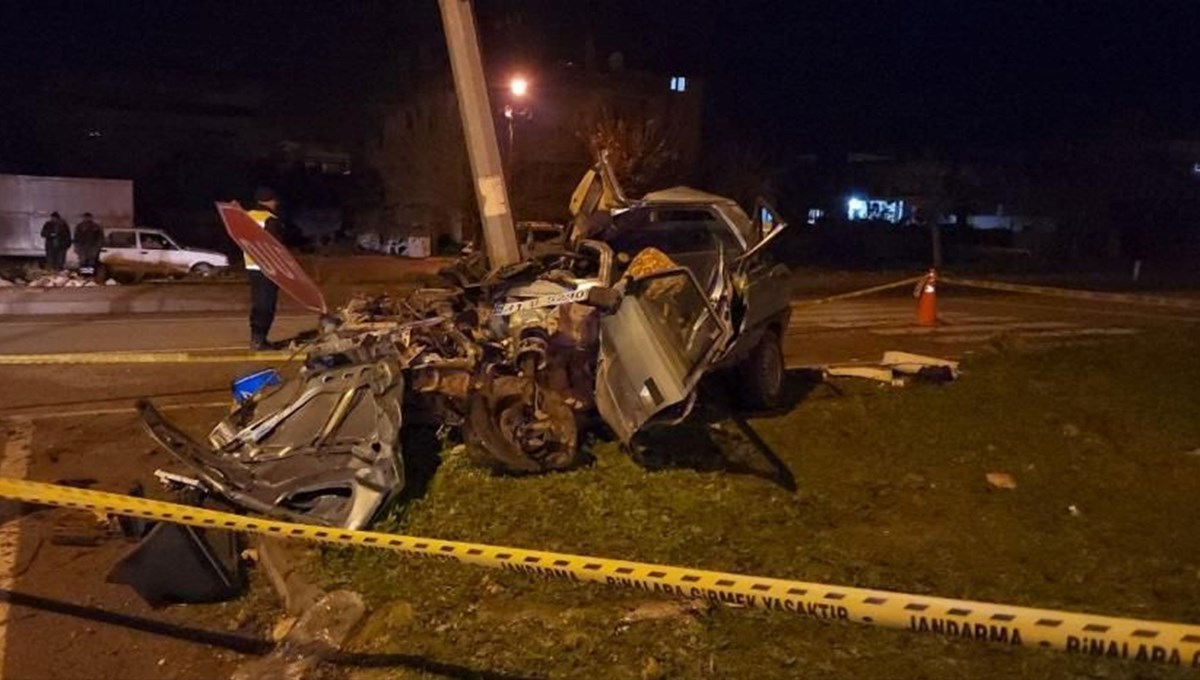 Hatay'da feci kaza: Hurdaya dönen otomobil, sürücüsüne mezar oldu