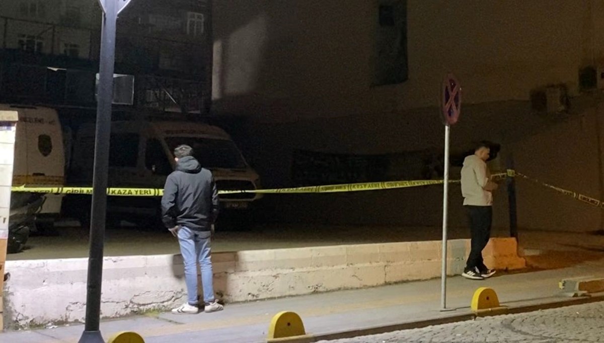 Tartıştığı oto yıkamacıyı göğsünden bıçaklayarak öldürdü Tartıştığı oto yıkamacıyı göğsünden bıçaklayarak öldürdü