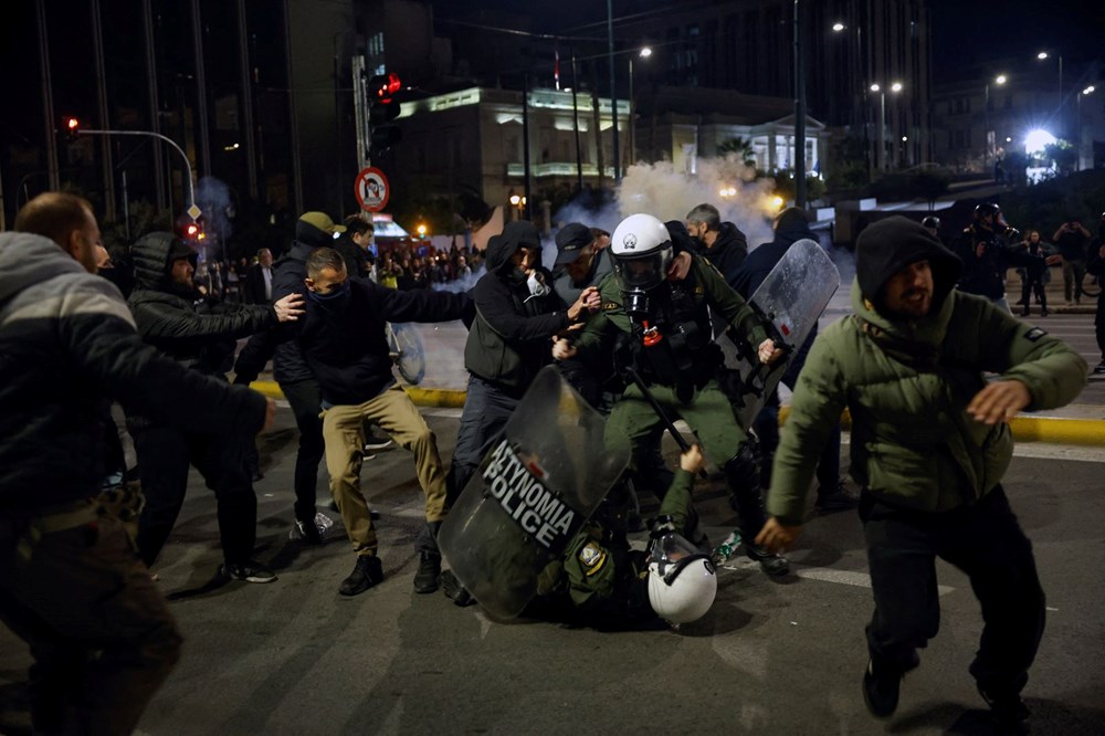 Yunanistan'da tren kazası sonrası tansiyon yüksek: Polis ve göstericiler arasında çatışma - 5