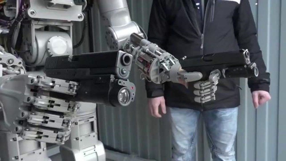 İnsansı robot Fedor: İnsanlar hakkında iyi düşünmüyorum - 1
