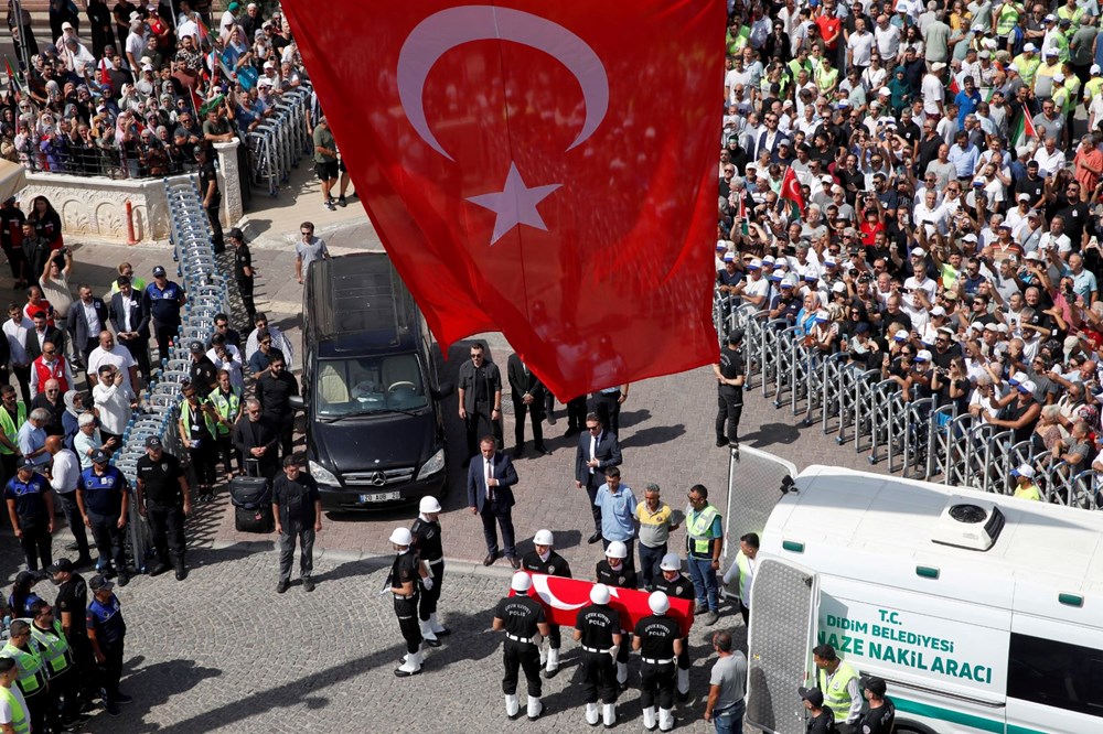 İsrail askerleri tarafından öldürülen Ayşenur Eygi Didim'de toprağa veriliyor - 1