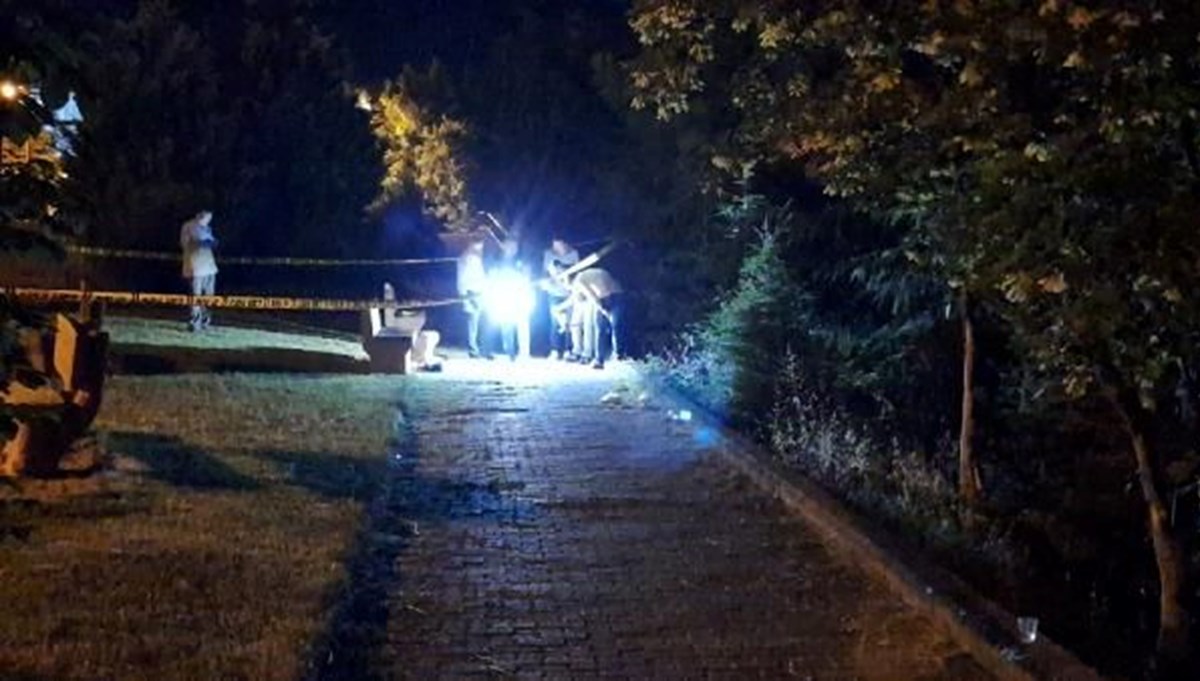 Parkta tartıştığı kişi tarafından bıçakla öldürüldü Parkta tartıştığı kişi tarafından bıçakla öldürüldü