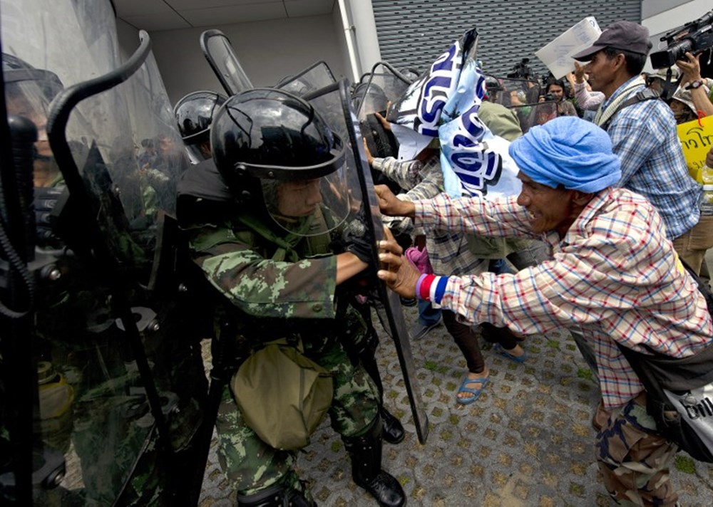Tayland'da 15 bin polis operasyonda - 1