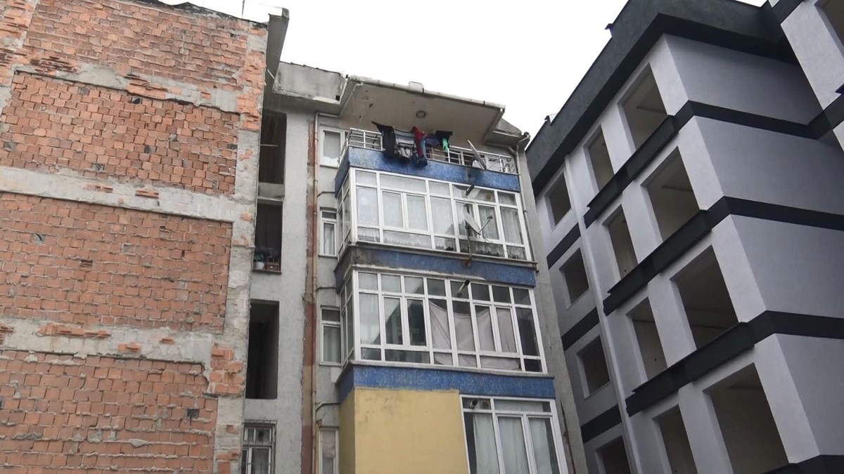 İstanbul’da kiraladığı evi başkasına kiraladı: Balkon ve banyoya bile yatak koydular