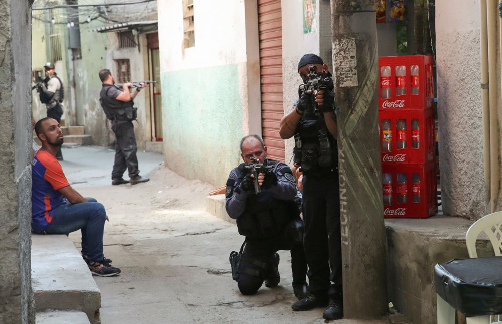 'Favela'da kanlı çatışma: 25 ölü - 2