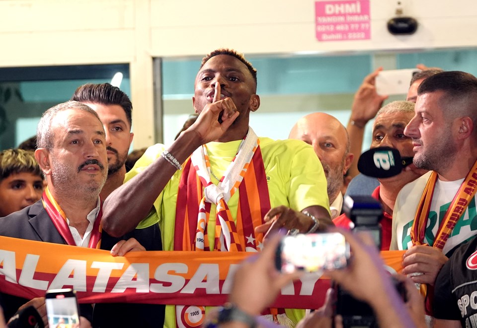 Galatasaray'ın yeni transferi Osimhen, İstanbul'a geldi - 1