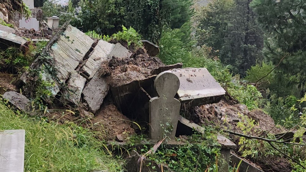 Zonguldak'ta aşırı yağış: Mezarlıklarda heyelan oluştu, 4 ev tahliye edildi - 2