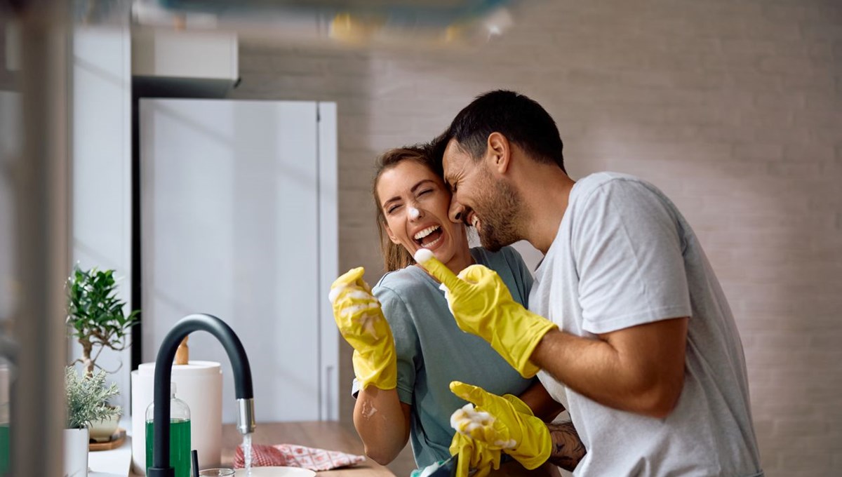 Psikolog açıkladı: Çiftlerin mutlu olmasını sağlayan basit alışkanlık