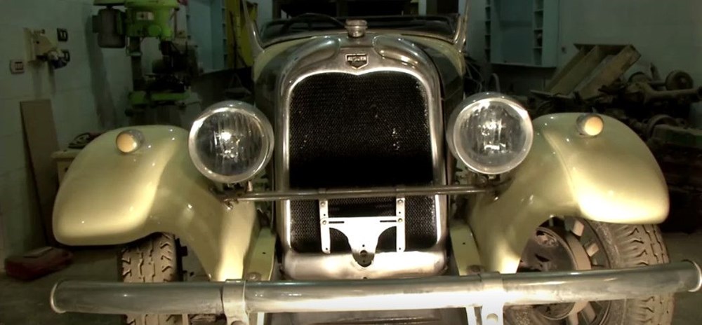Mısırlı koleksiyoncu garajını yüzlerce klasik otomobille doldurdu - 18