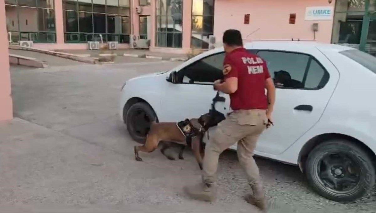 Osmaniye’de durdurulan otomobilde 33 kilo 400 gram uyuşturucu çıktı Osmaniye’de durdurulan otomobilde 33 kilo 400 gram uyuşturucu çıktı