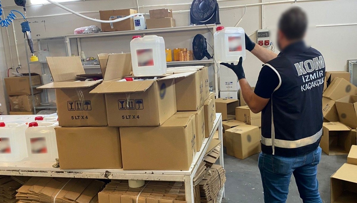 İzmir'de sahte alkol operasyonu İzmir'de sahte alkol operasyonu
