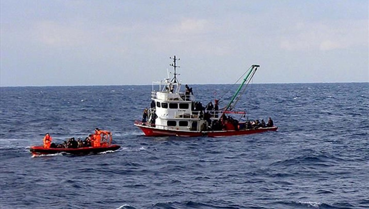 Akdeniz'de göçmen teknesi battı: 8 ölü Akdeniz'de göçmen teknesi battı: 8 ölü