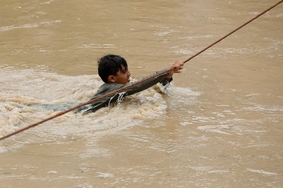 Süleyman Soylu ve Murat Kurum, sel felaketinin yaşandığı Pakistan'a gidiyor - 1