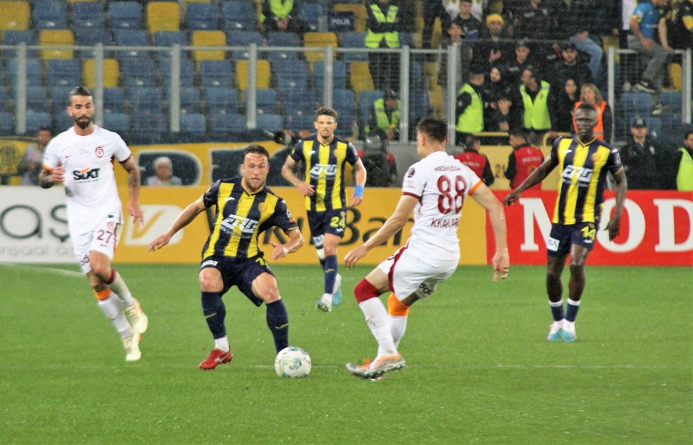 Süper Lig'de 2022-2023 sezonu şampiyonu Galatasaray - 13