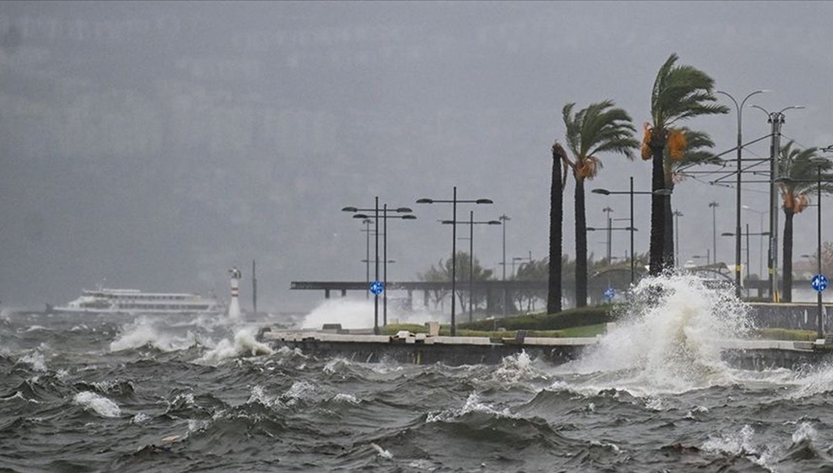 İzmir'de arabalı vapur seferleri iptal