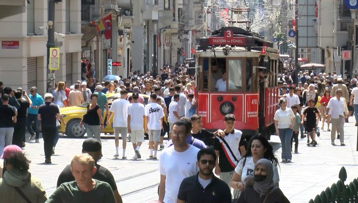 İstiklal Caddesi'nde bayram yoğunluğu