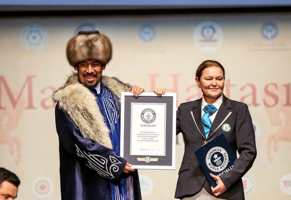 Kırgız Manasçı İsakov, 124 saat Manas okuyarak Guinness Rekorlar Kitabı'na girdi - 1