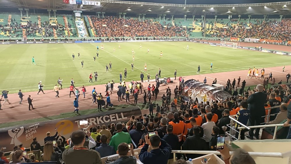 Galatasaray-Fenerbahçe Süper Kupa maçı yarım kaldı: Fenerbahçe sahadan çekildi - 9