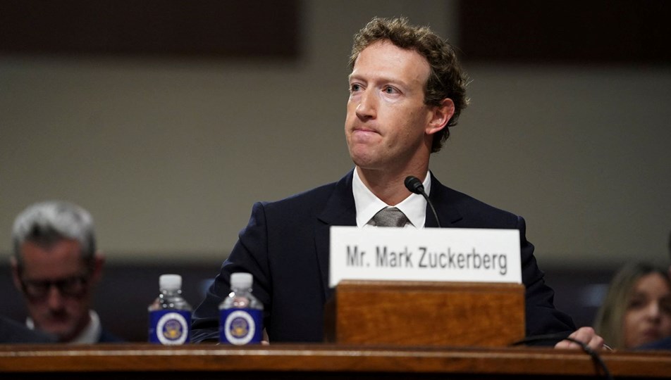 Zuckerberg forced to apologize at US Senate hearing