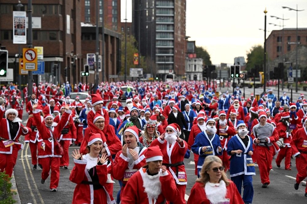 İngiltere'de binlerce Noel Baba koştu - 3