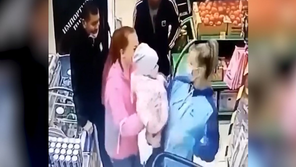 ''Kucağındaki benim çocuğum alabilir miyim?'' (Alışveriş yaparken çocuklar karıştı)