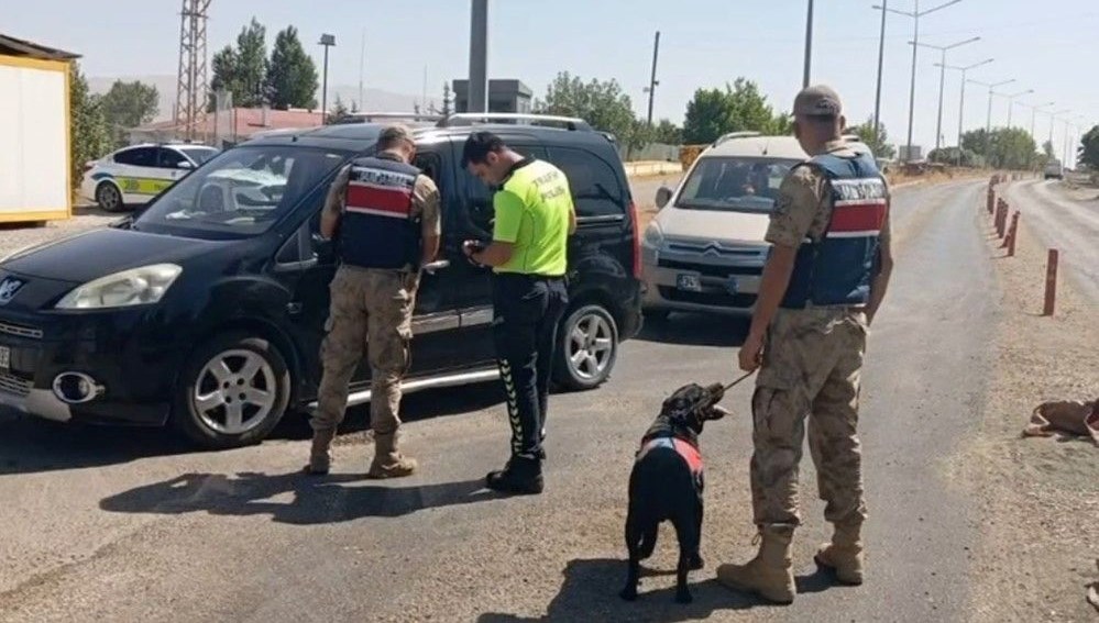 Van’da farklı suçlardan aranan 20 kişi tutuklandı