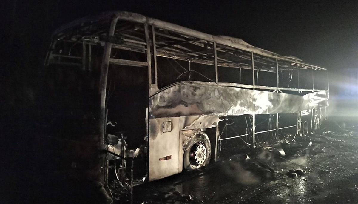 Osmaniye'de seyir halindeki yolcu otobüsü yandı