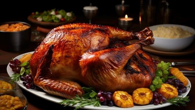 İç pilavına 1 kaşık eklemek lezzetini 5'e katlıyor: Nar gibi kızarmış yılbaşı hindisi tarifi