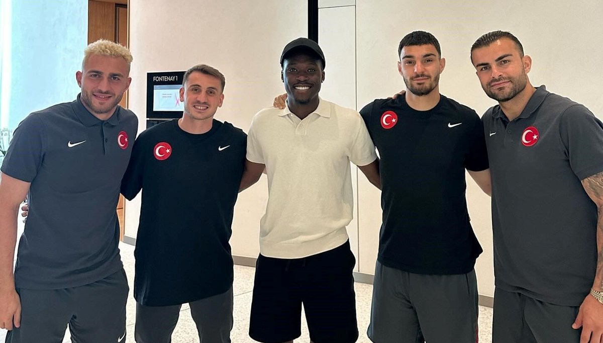 Derrick Köhn'den A Milli Takım kampına ziyaret Derrick Köhn'den A Milli Takım kampına ziyaret
