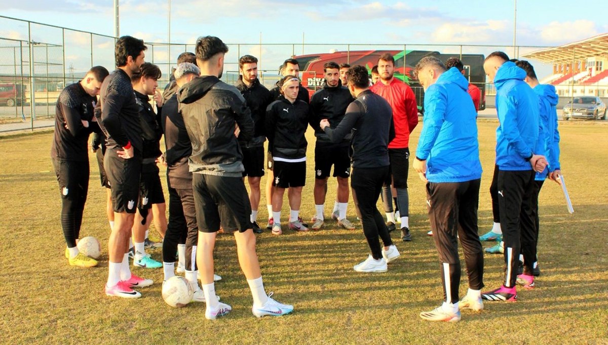 Osmaniyespor-Diyarbekirspor maçı yarıda kaldı Osmaniyespor-Diyarbekirspor maçı yarıda kaldı