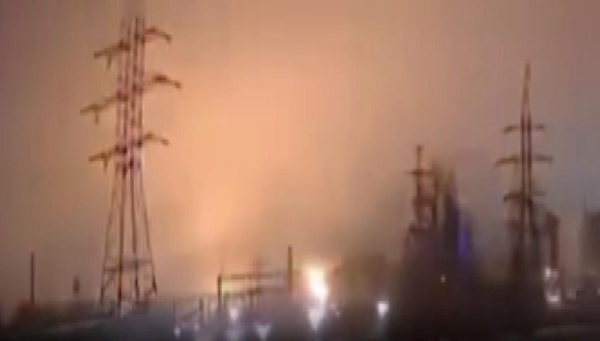 Rusya'da petrol rafinerisinde patlama anı kamerada