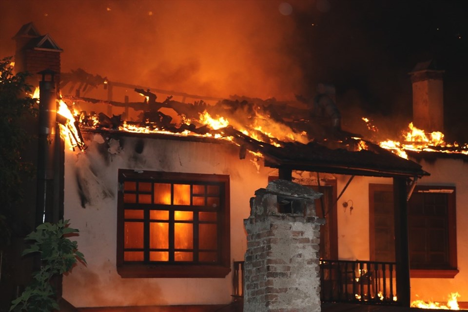 Amasya'da tarihi konakta yangın - 3
