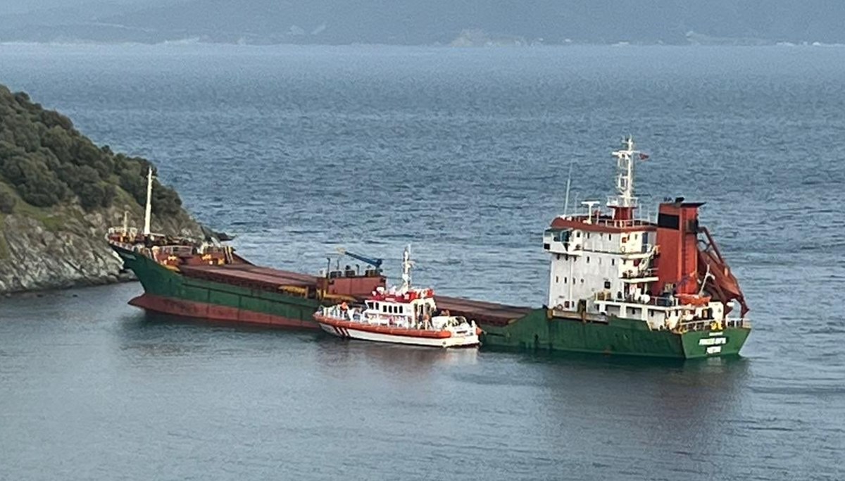 Marmara Adası açıklarında karaya oturan gemi kurtarıldı Marmara Adası açıklarında karaya oturan gemi kurtarıldı