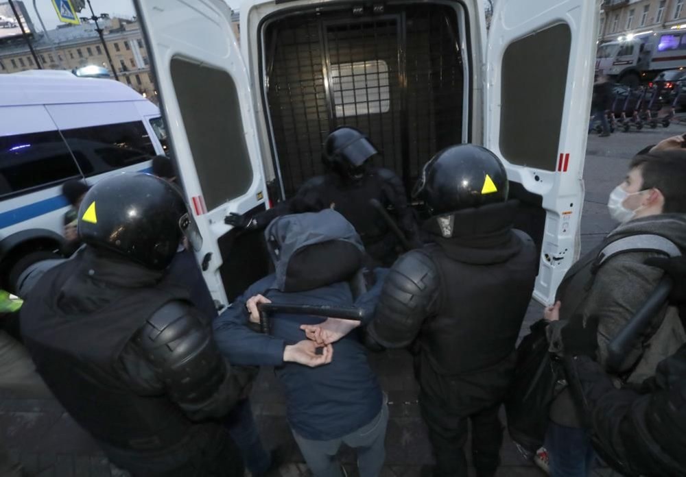 Rusya'da Navalni protestolarında gözaltı sayısı bin 400'ü aştı - 3