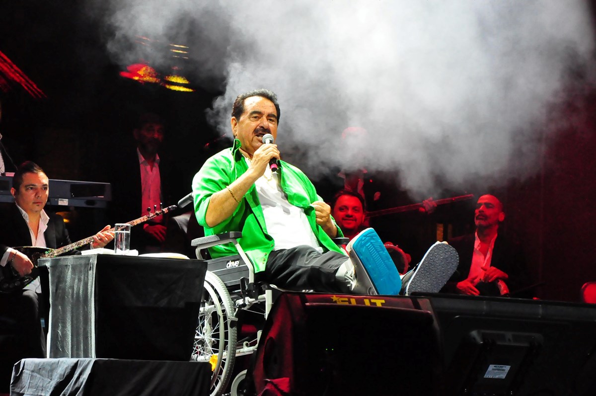 İbrahim Tatlıses'ten Muğla'nın ardından Manisa'da da tekerlekli sandalyeyle konser - 2