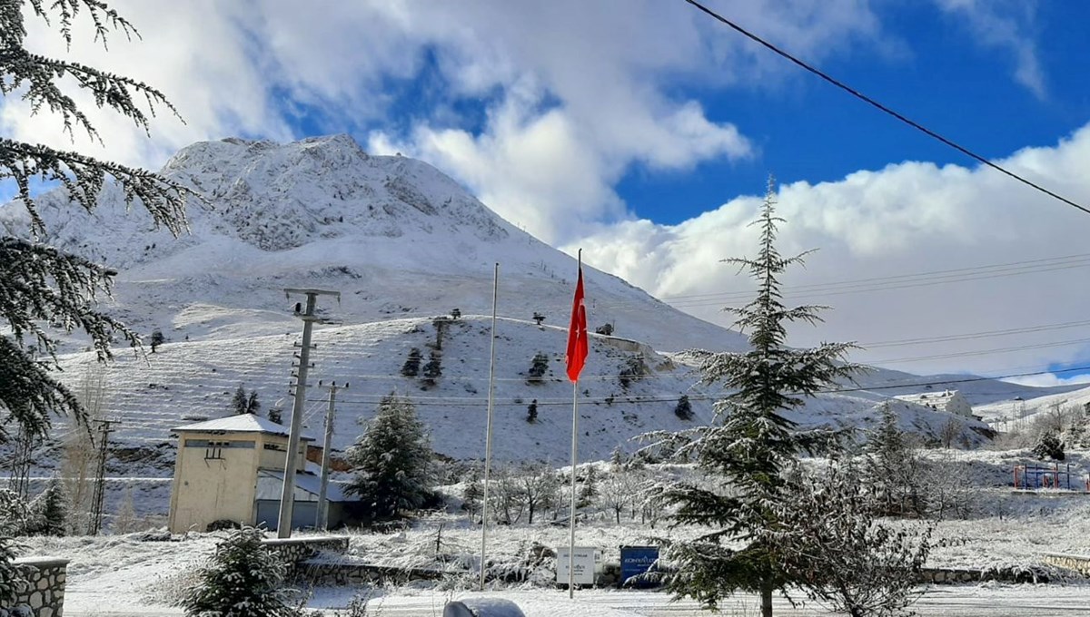 Antalya'nın yüksek kesimlerine kar yağdı