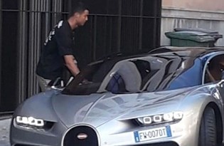 İngiltere'deki benzin krizinin son mağduru Cristiano Ronaldo