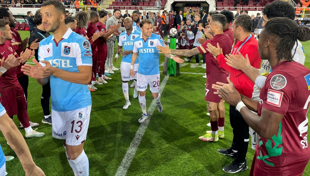 Şampiyon Trabzonspor alkışlarla karşılandı