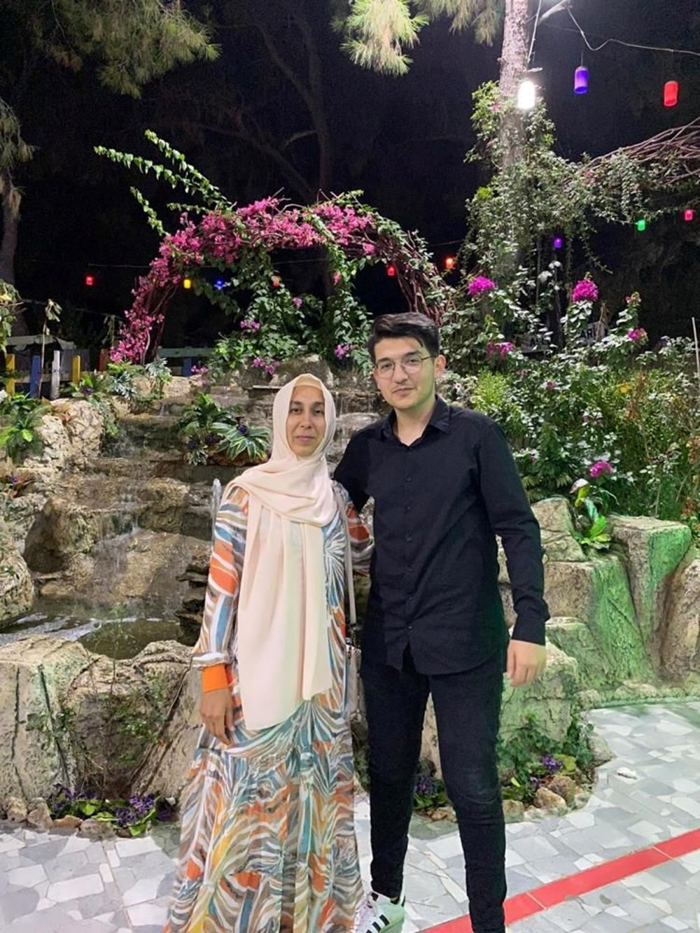 Hukuk fakültesi öğrencisi Burak ve kardeşlerinin en acı Anneler Günü: Katil 8 gündür aranıyor - 1