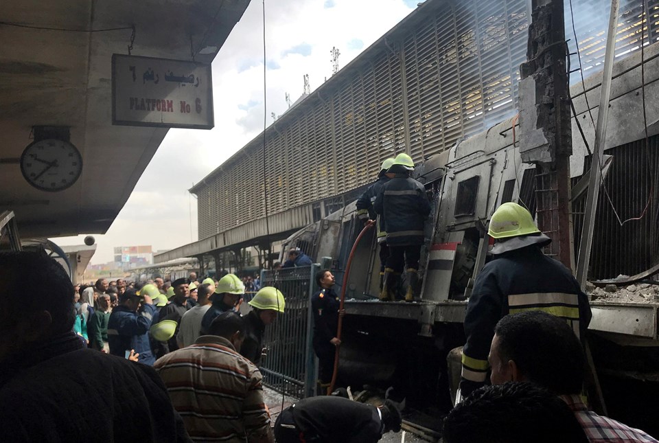 Mısır'da tren istasyonunda yangın: 25 ölü - 1