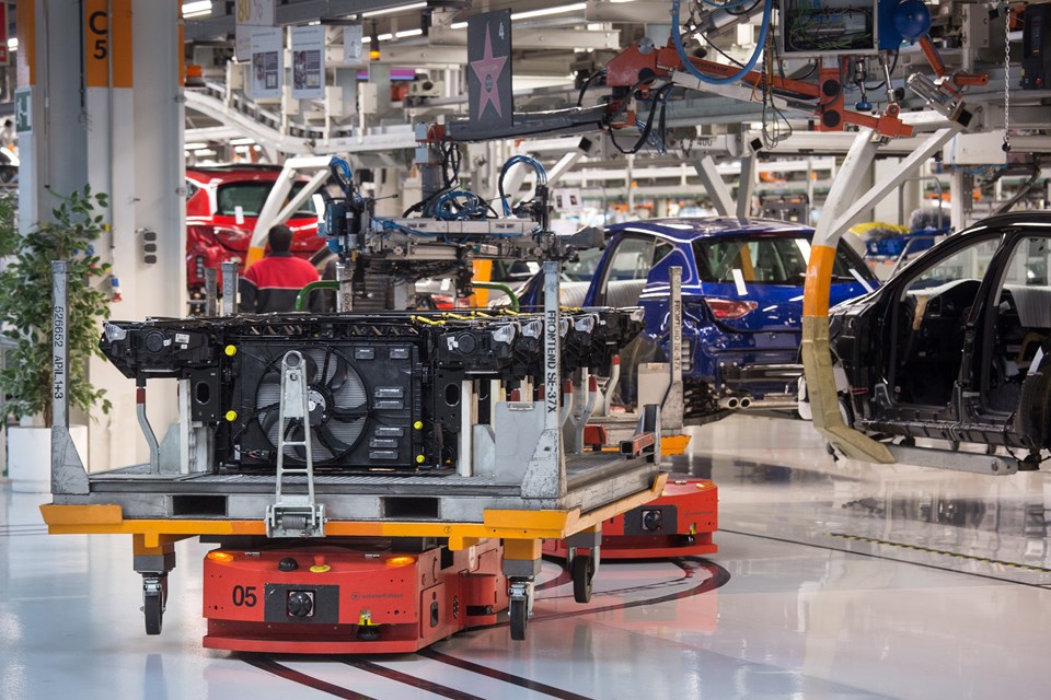 SEAT fabrikasında 125 robot günde 23 bin 800 parça taşıyor - 3