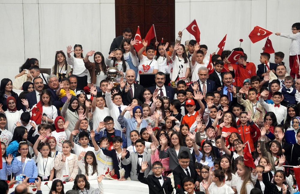 Meclis'te renkli imajlar: Numan Kurtulmuş koltuğunu devretti 72 rpJJchDmkS1geuoCS cZw